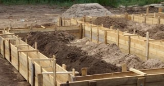 Ленточный фундамент с цоколем в Кисловодске - от 15799 руб.