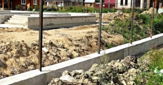 Фундамент под забор заказать в Кисловодске - заливка фундамента для забора | от 1560 за п.м.